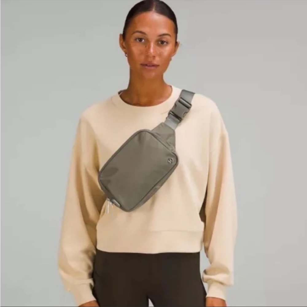 Lululemon Everywhere Belt Bag - Sage Green 2L